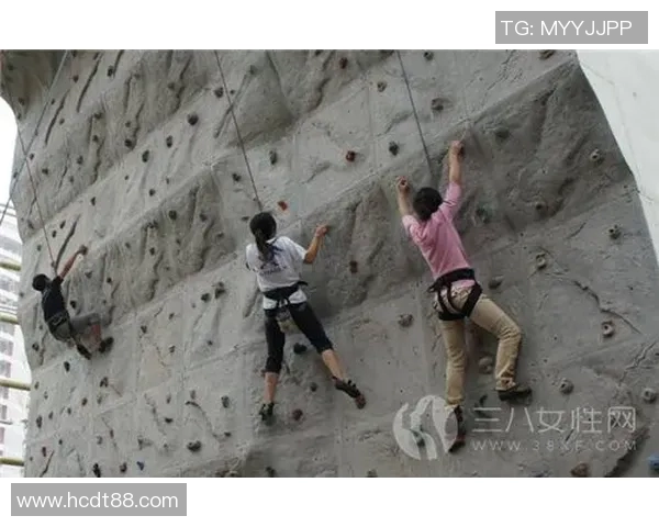 广州攀岩队与南京攀岩队赛后复盘力量对比及战术分析